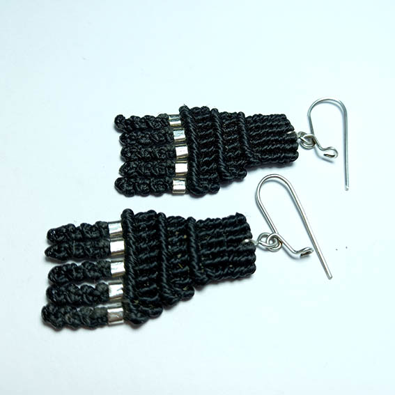 negros5mostacillasdelado